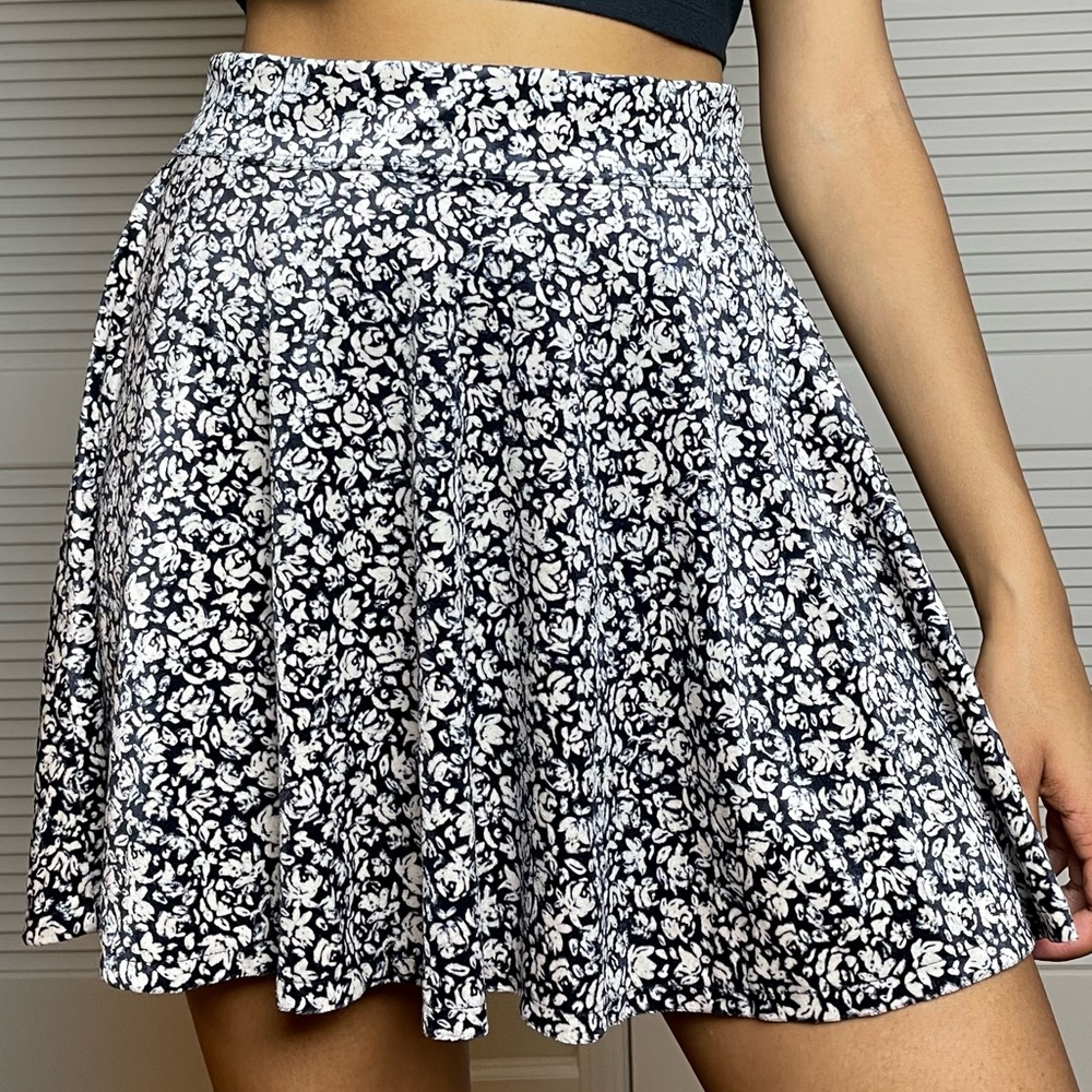 H&M Patterned Skater Skirt | Size Large